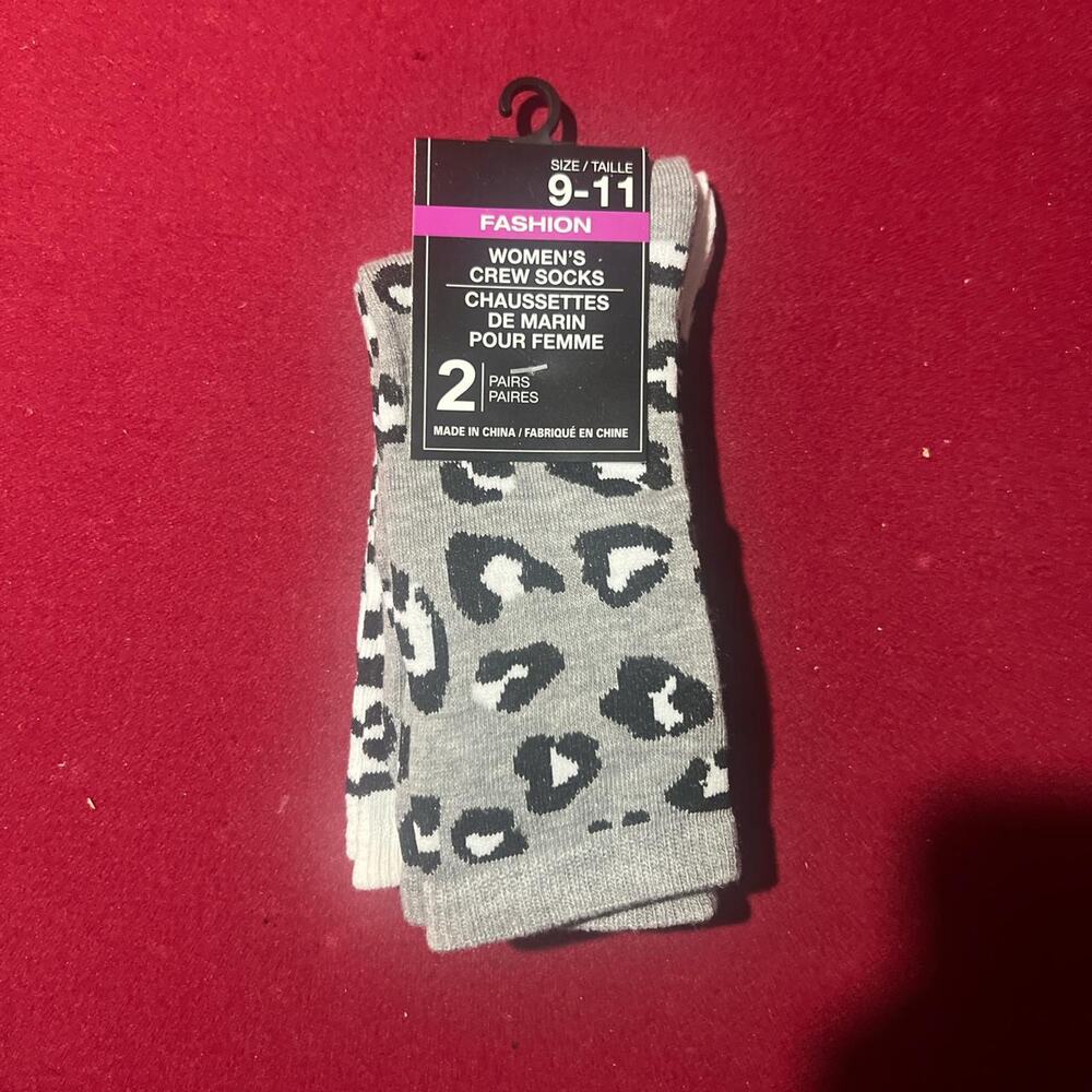 Grey and white cheetah print